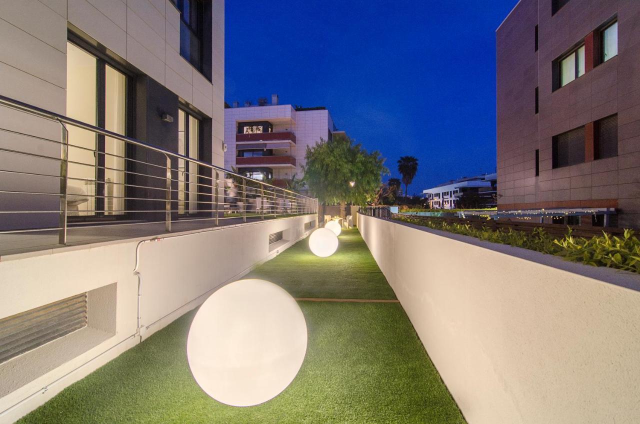Sitges Spaces Garden Paradise 3 Bedroom, 3 Bathroom, Huge Private Garden-Terrace, Pool- Sleeps Up To 8 Экстерьер фото